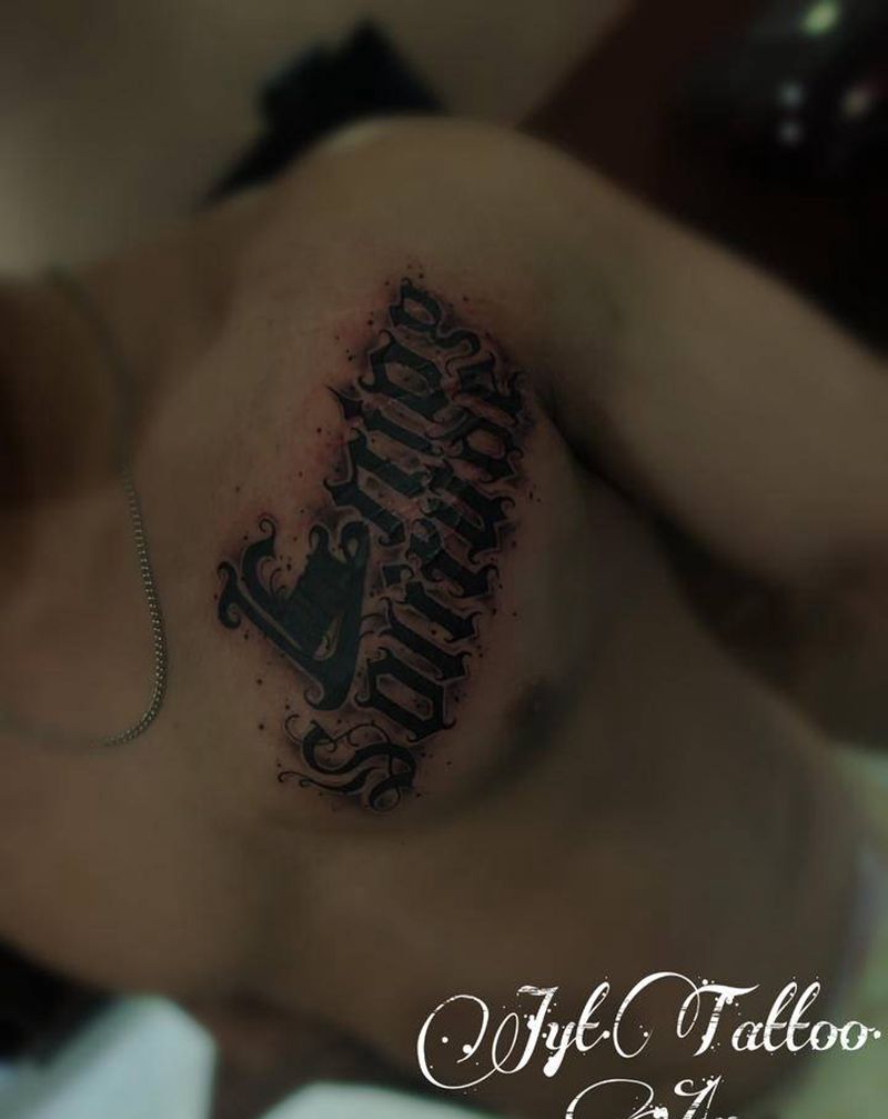 花体字掩盖纹身图片_胸部花体字纹身图案