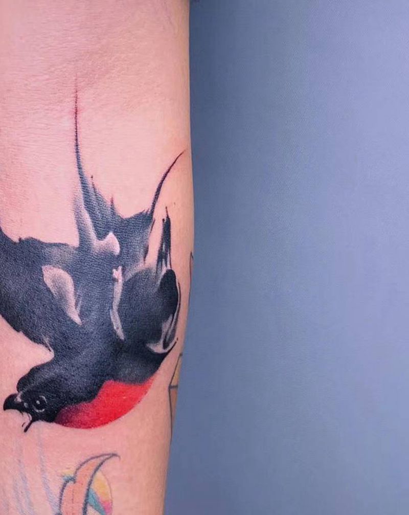 ＃一组彩色小图＃纹身图片_腿部背部水彩水墨燕子彼岸花纹身图案