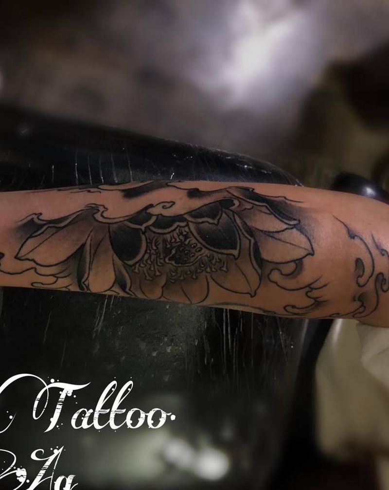 莲花纹身图片_手臂新传统纹身图案