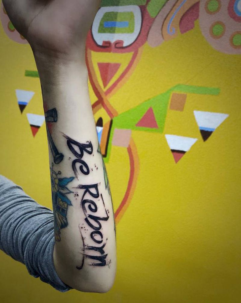 私人订制纹身图片_手臂点刺花体字纹身图案