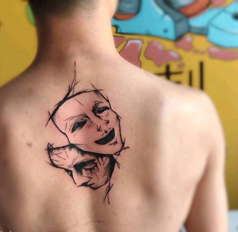 面具纹身图片_背部几何纹身图案