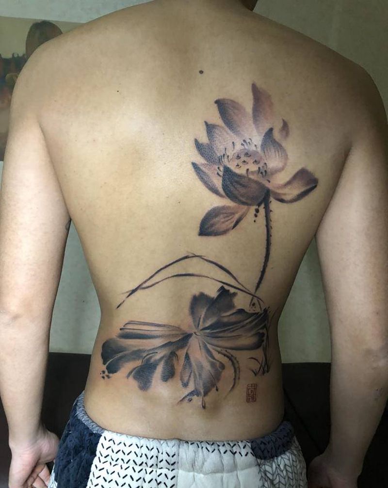 水墨荷花纹身图片_背部腰部新传统水墨纹身图案