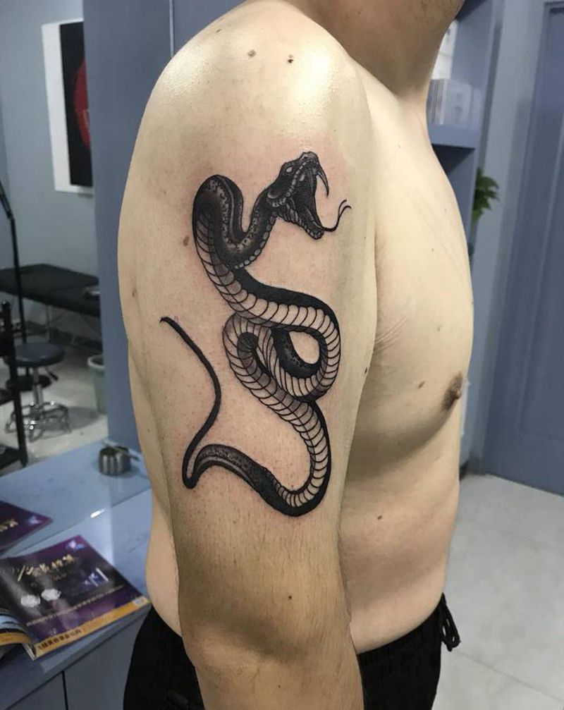 蛇纹身图片_手臂腹部Old School纹身图案