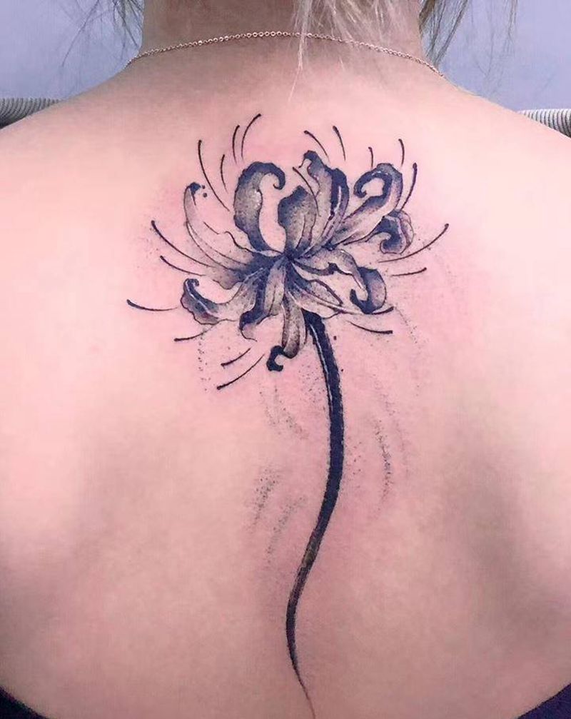 彼岸花纹身图片_背部点刺水墨纹身图案