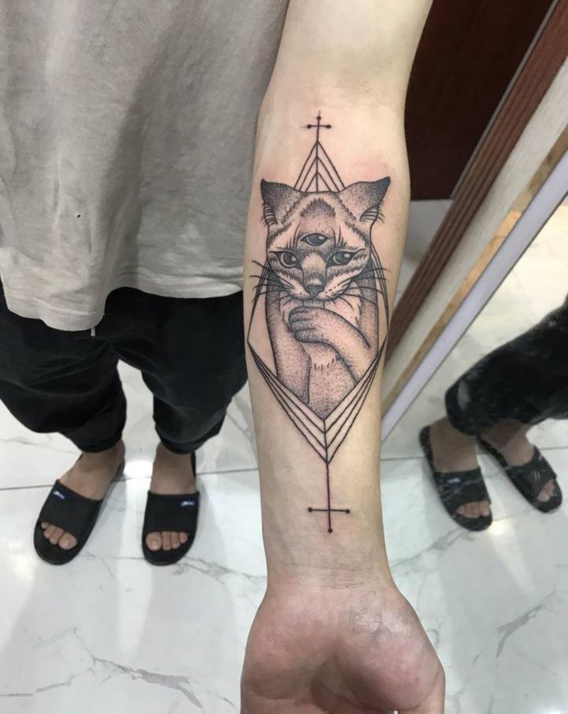 猫咪纹身图片_手臂腿部点刺纹身图案