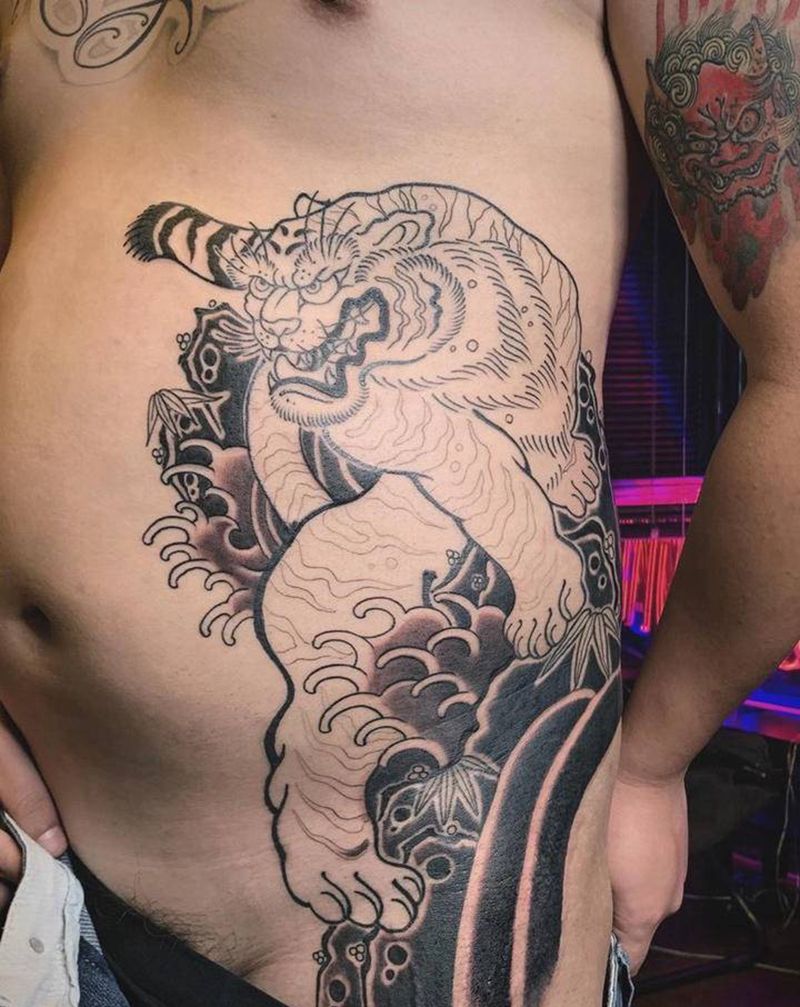 ＃老虎＃未完成纹身图片_腰部老传统新传统老虎纹身图案