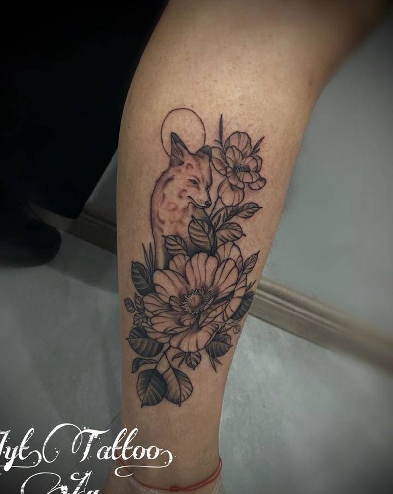 小腿素花狐狸纹身图片_腿部纹身图案