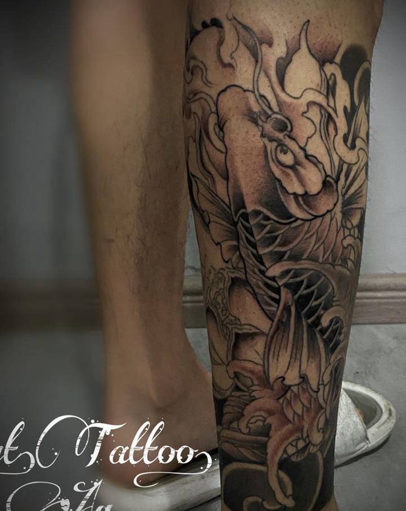 鲤鱼纹身图片_腿部纹身图案