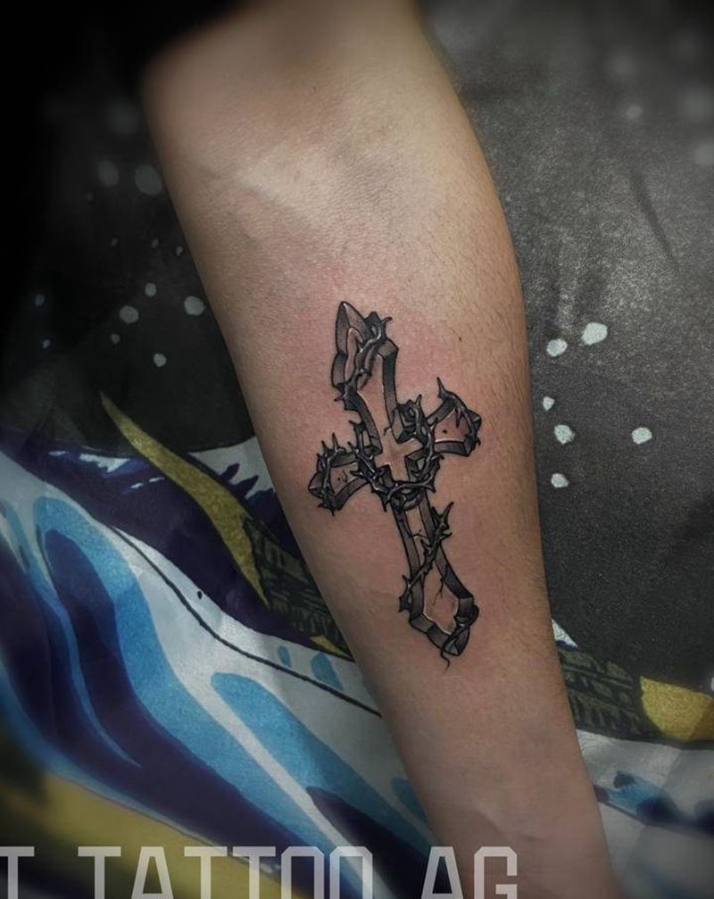 小臂十字架纹身图片_手臂纹身图案