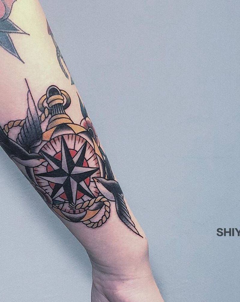 燕子指南针纹身图片_手臂Old School纹身图案