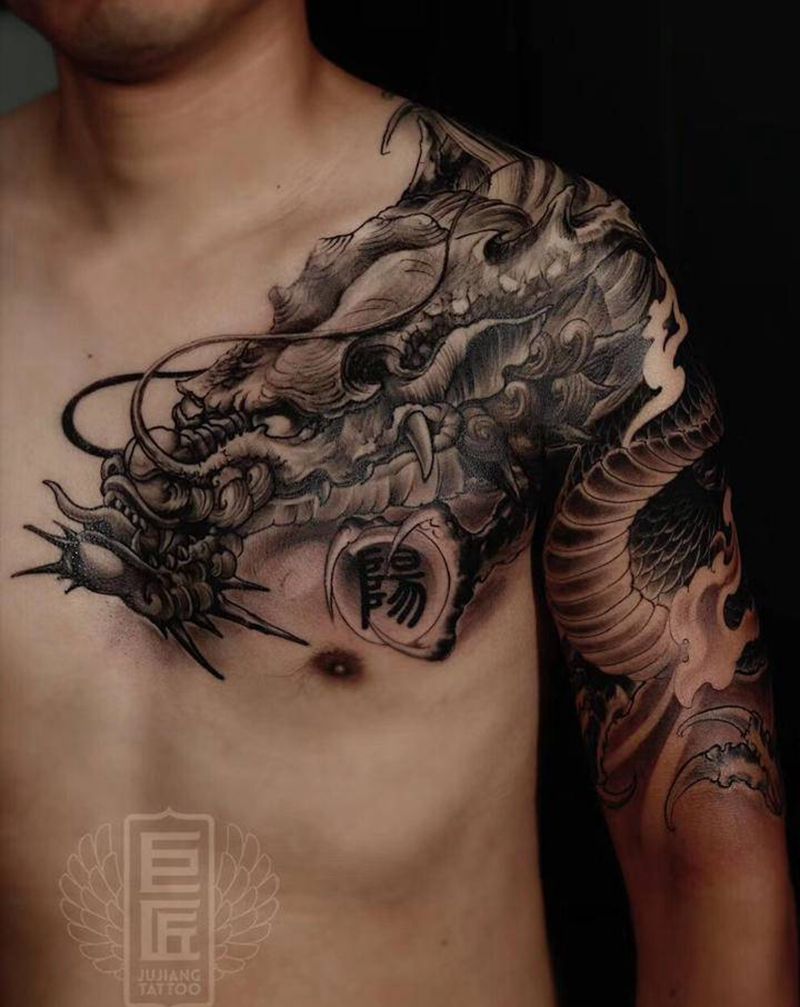 过肩龙纹身图片_胸部手臂新传统纹身图案