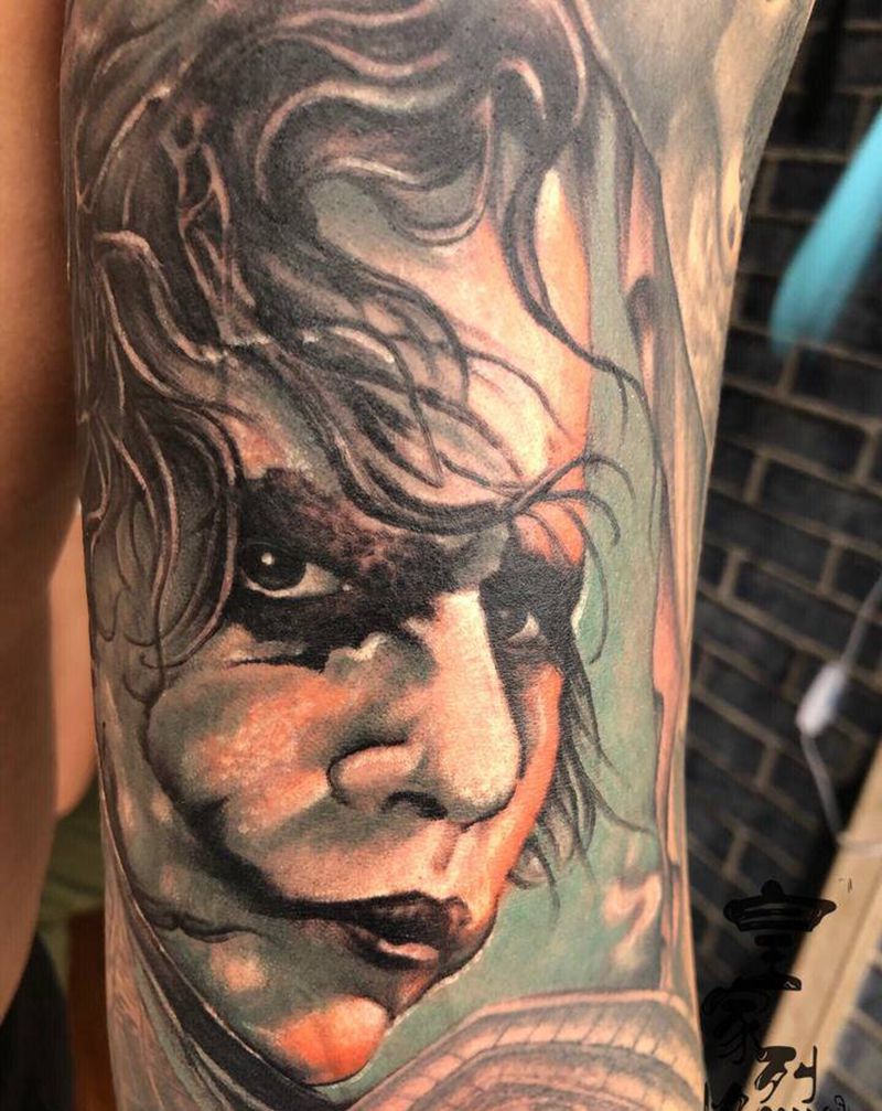 小丑纹身图片_手臂欧美写实纹身图案