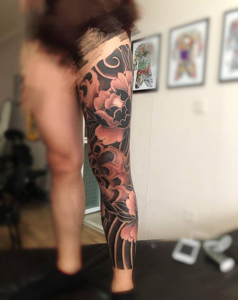 牡丹花腿，花开富贵纹身图片_腿部老传统纹身图案