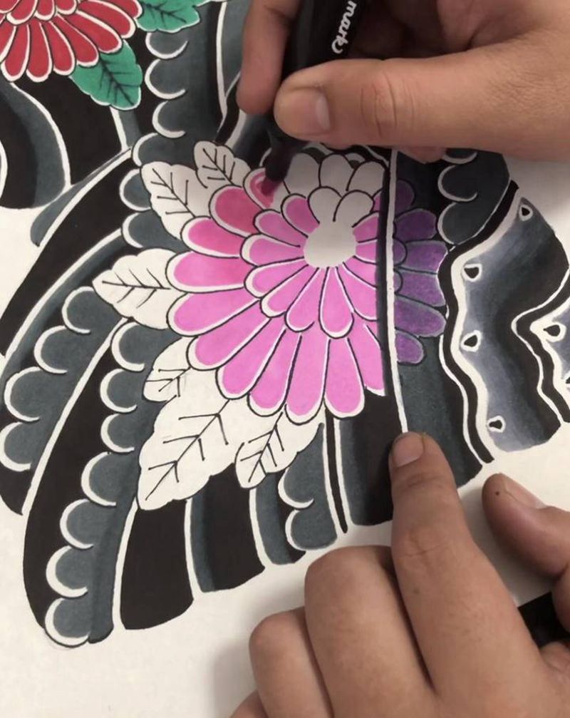 老传统手稿纹身图片_胸部肩部老传统纹身图案