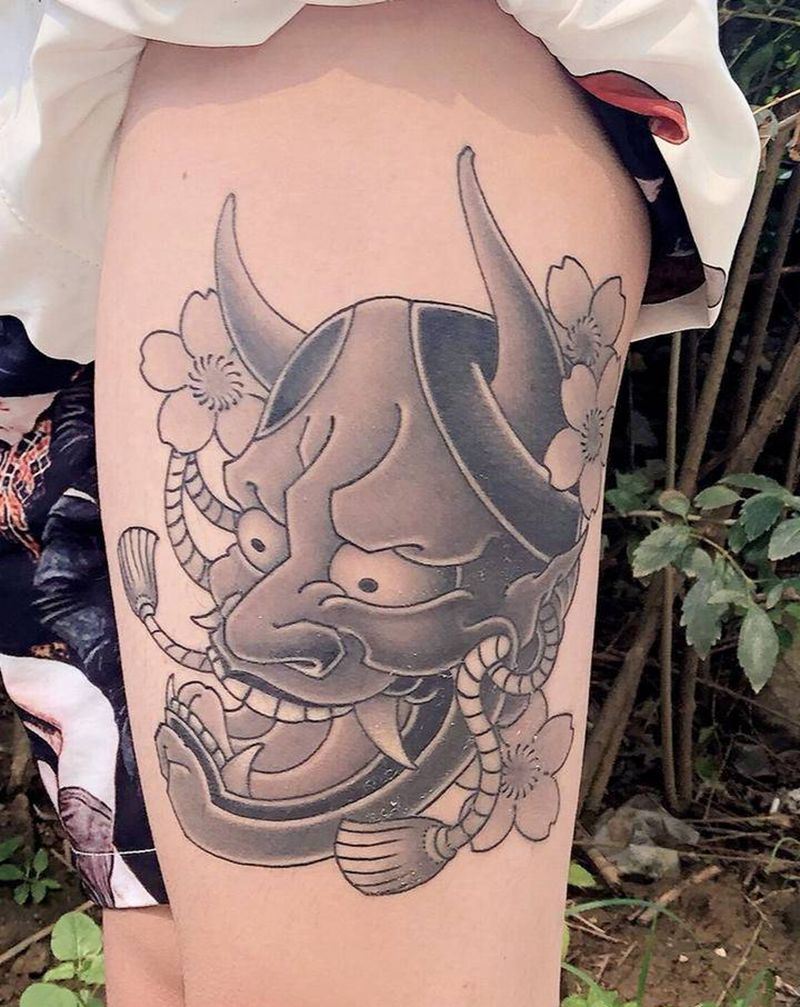 班若纹身图片_腿部老传统纹身图案