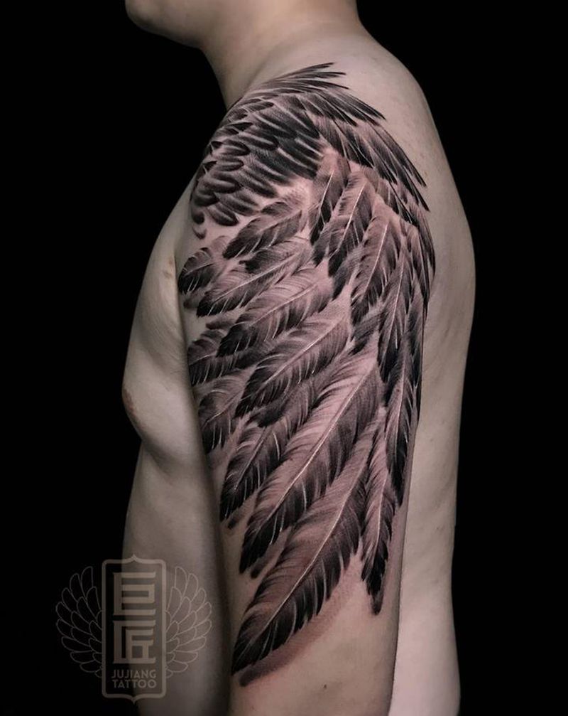 翅膀纹身图片_手臂肩部欧美写实新传统翅膀纹身图案