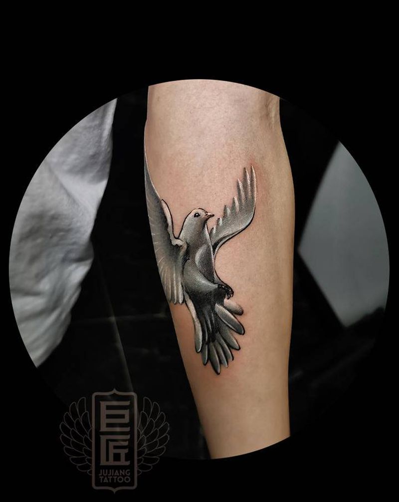 和平使者纹身图片_手臂欧美写实纹身图案