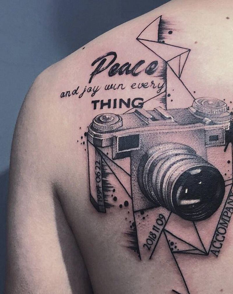 相机纹身图片_背部点刺纹身图案