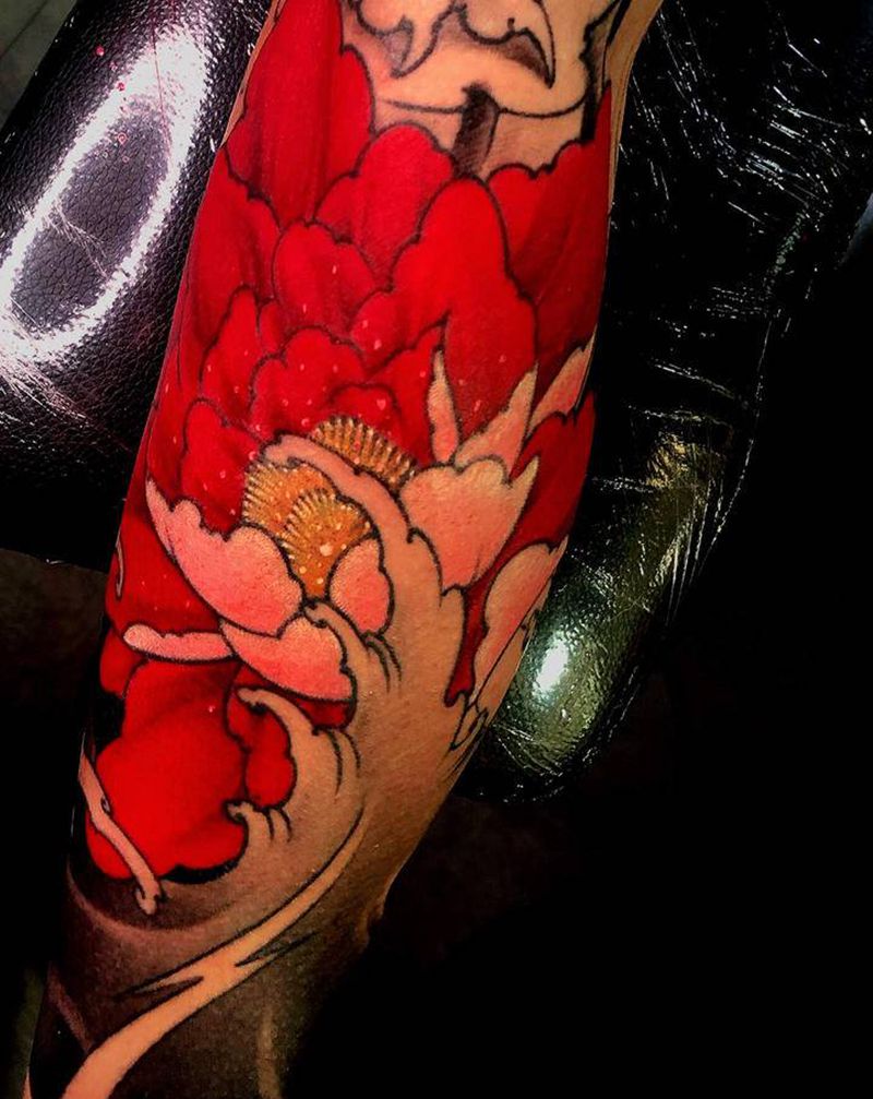 花臂局部牡丹纹身图片_手臂新传统纹身图案