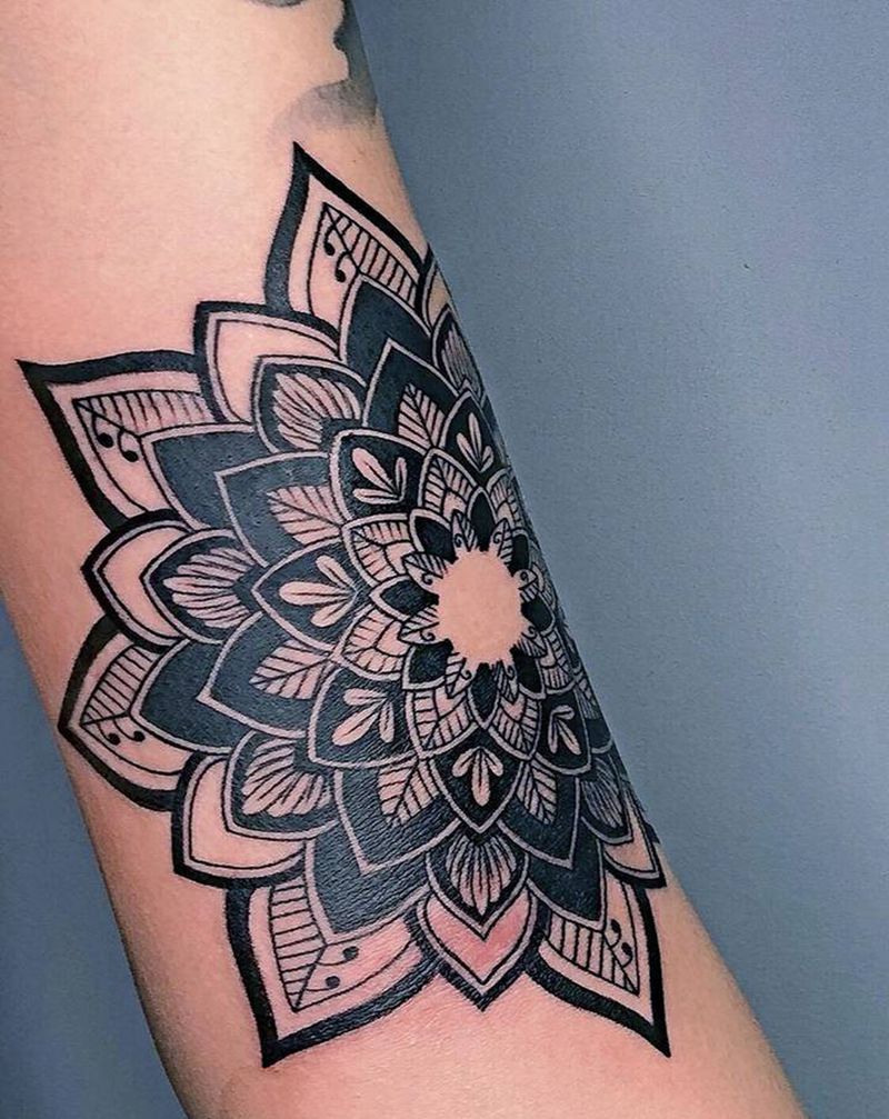 曼陀罗纹身图片_图腾点刺纹身图案
