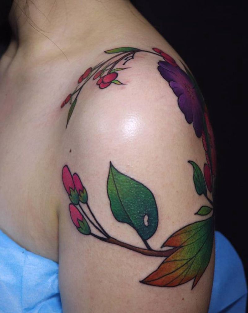 肩花纹身图片_肩部水彩纹身图案