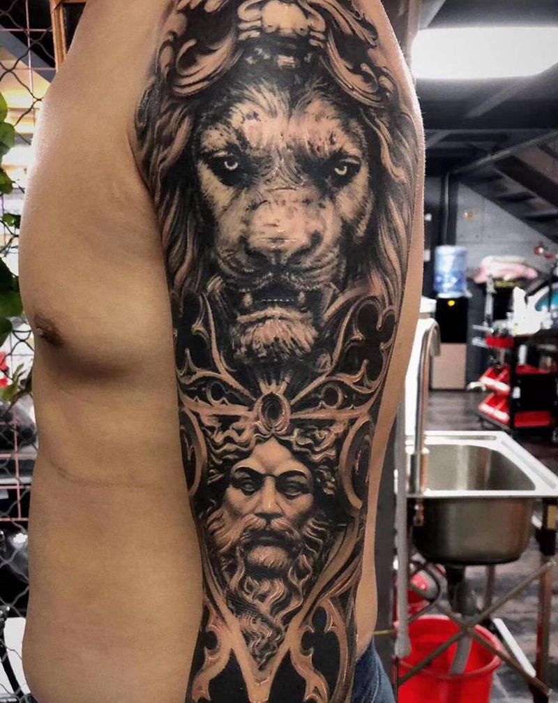 狮子与雕像纹身图片_手臂欧美写实纹身图案