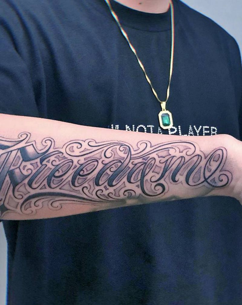 其卡诺花体字纹身图片_手臂花体字纹身图案