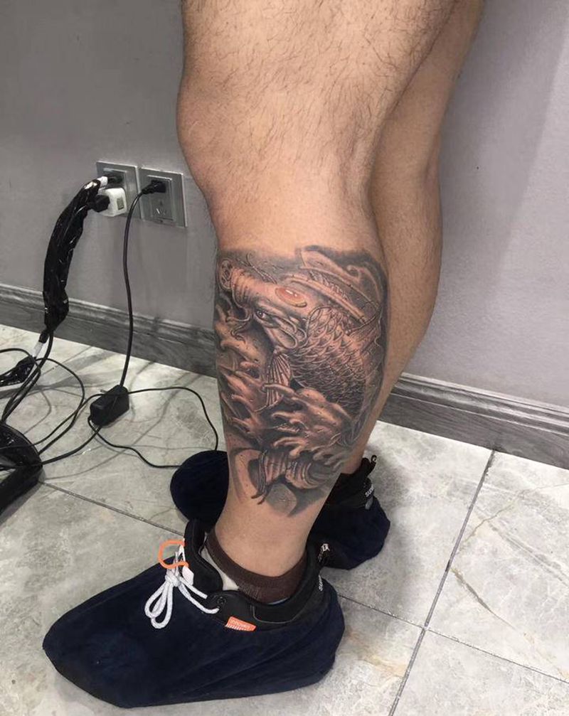 石雕鱼纹身图片_腿部欧美写实纹身图案