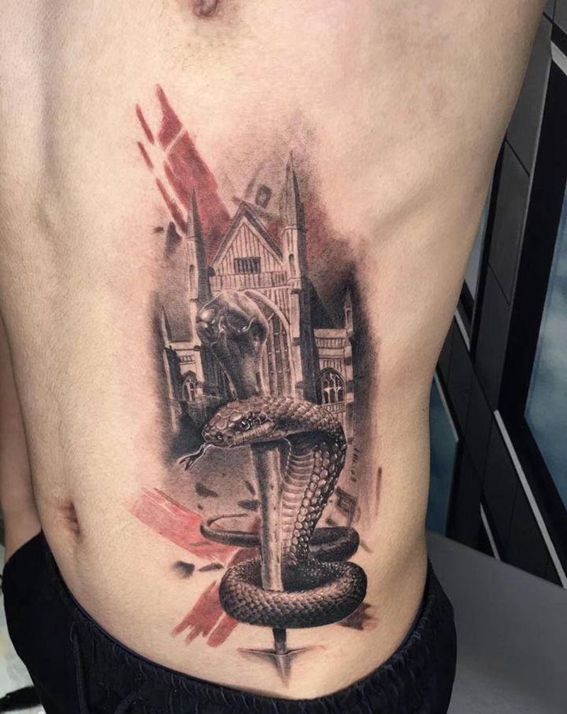 蛇纹身图片_腰部欧美写实纹身图案
