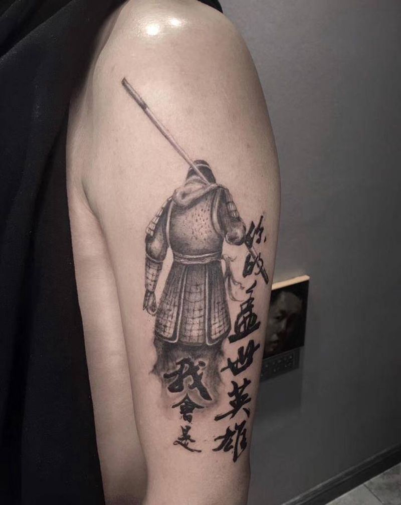 至尊宝背影纹身图片_手臂欧美写实纹身图案