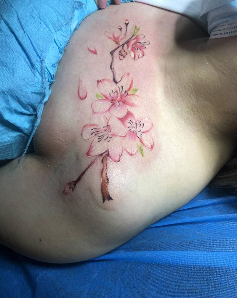 樱花纹身图片_肩部水墨纹身图案