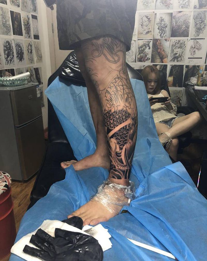 龙腿纹身图片_腿部新传统纹身图案