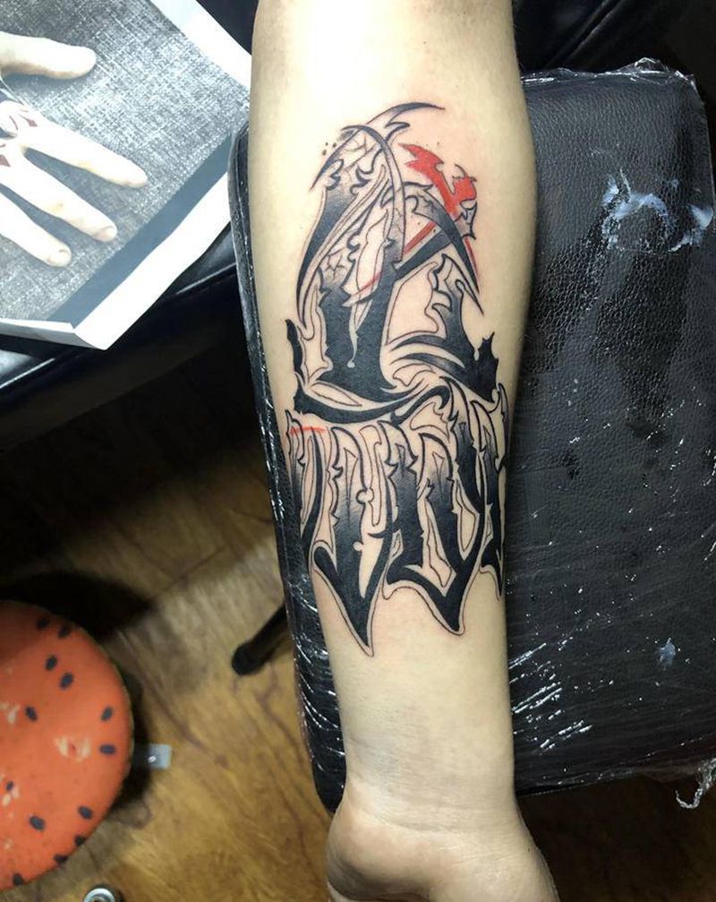 花体纹身图片_手部花体字纹身图案