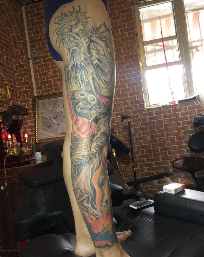花腿龙完成纹身图片_腿部新传统龙，莲花纹身图案