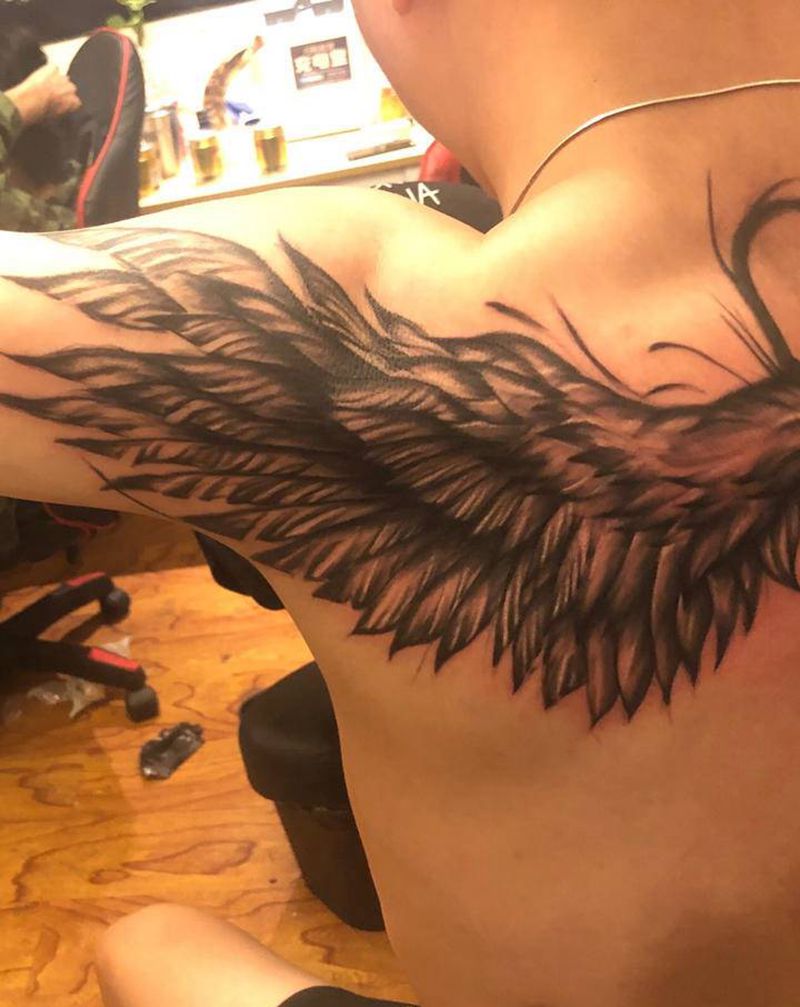 翅膀纹身图片_背部New School纹身图案