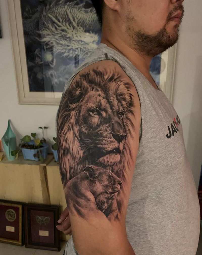狮子一家子纹身图片_手臂欧美写实纹身图案