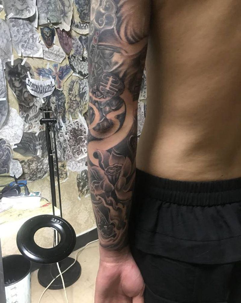 霸王别姬纹身图片_手部新传统纹身图案