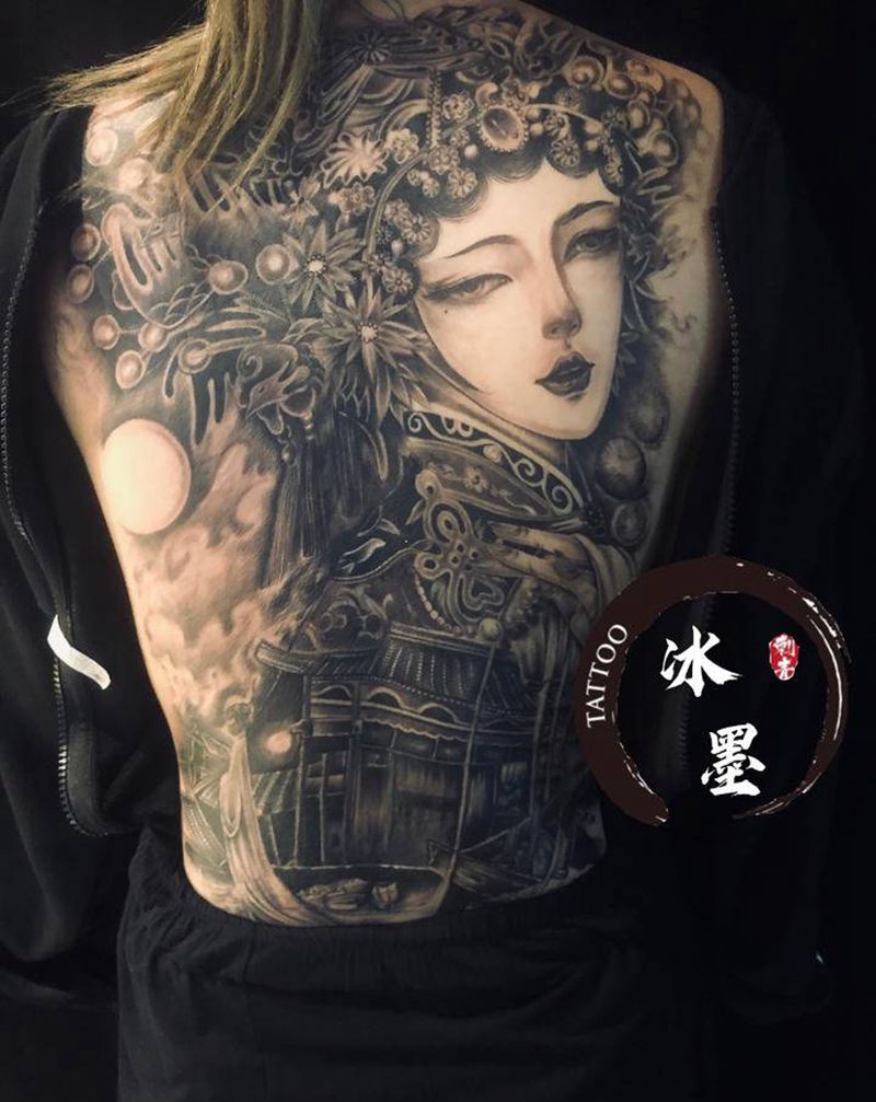 花旦纹身图片_背部纹身图案