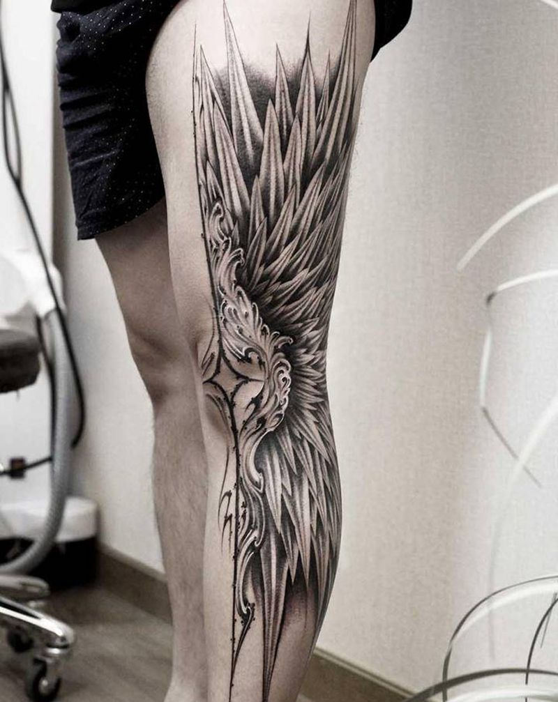翅膀纹身纹身图片_臀部腿部欧美写实花体字翅膀纹身图案