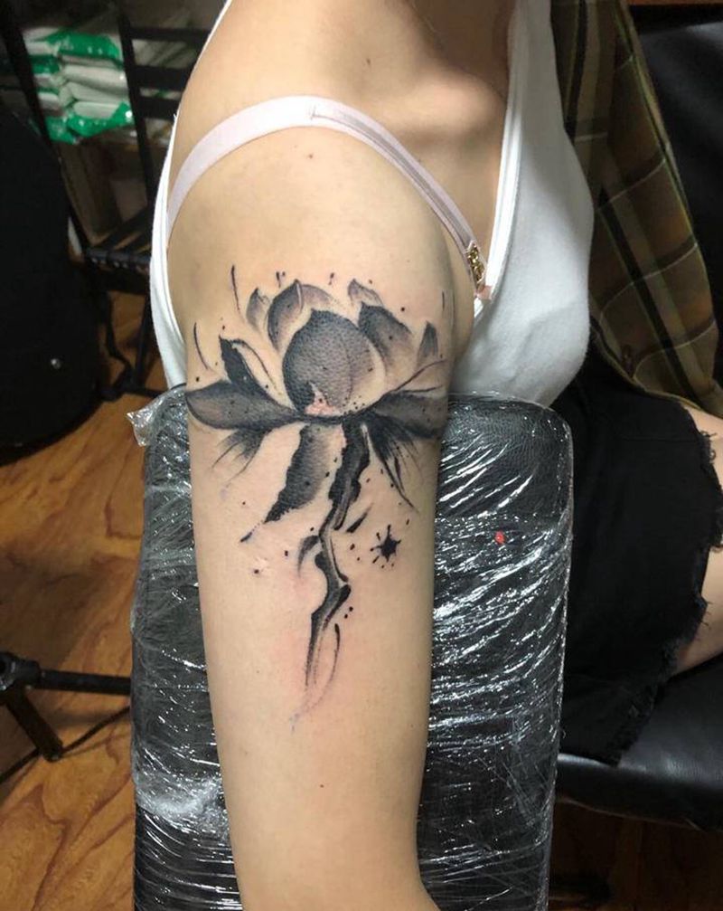 莲花纹身图片_手臂水墨莲花纹身图案