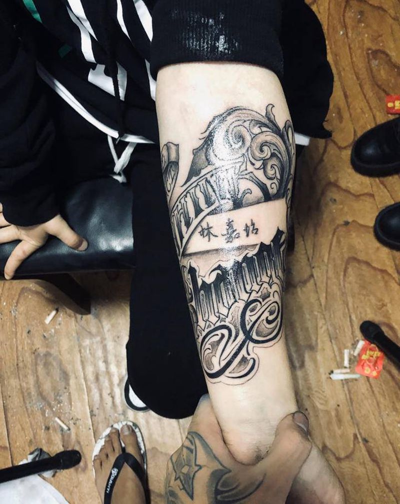 花体字纹身图片_手臂花体字纹身图案