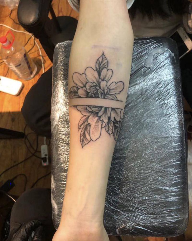 素花纹身图片_手臂点刺纹身图案