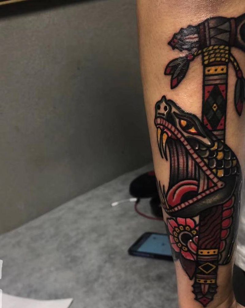 斧头与蛇的故事纹身图片_手臂手部Old SchoolNew School纹身图案