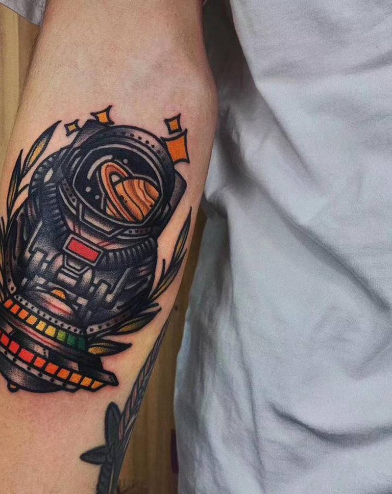 宇航员纹身图片_手臂Old SchoolNew School纹身图案