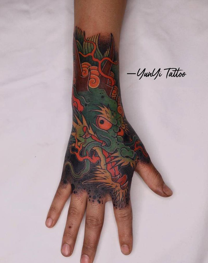 龙#手背纹身图片_手部新传统纹身图案