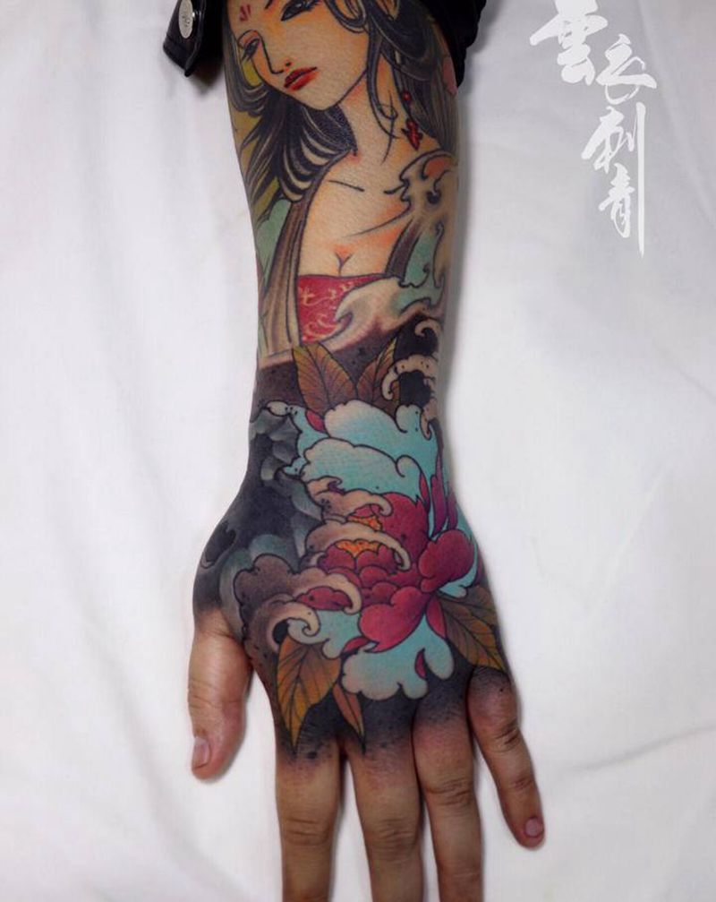 牡丹花纹身图片_手部新传统纹身图案