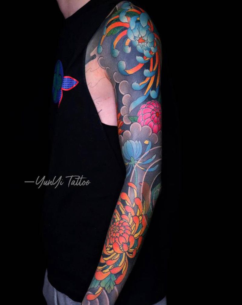 老传统菊花臂纹身图片_手臂老传统纹身图案