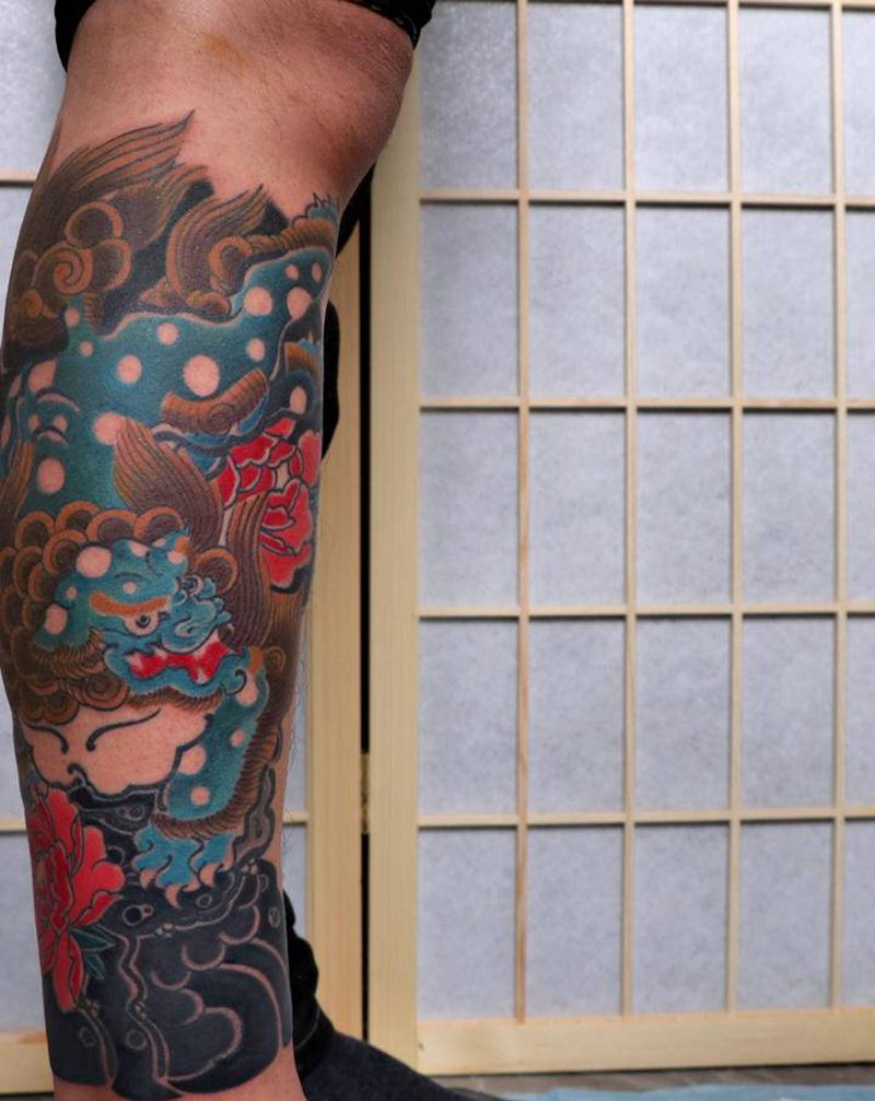 唐狮纹身图片_腿部老传统纹身图案