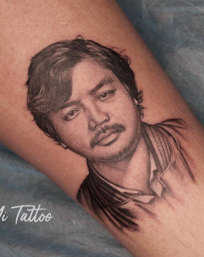 老照片纹身图片_腿部欧美写实纹身图案