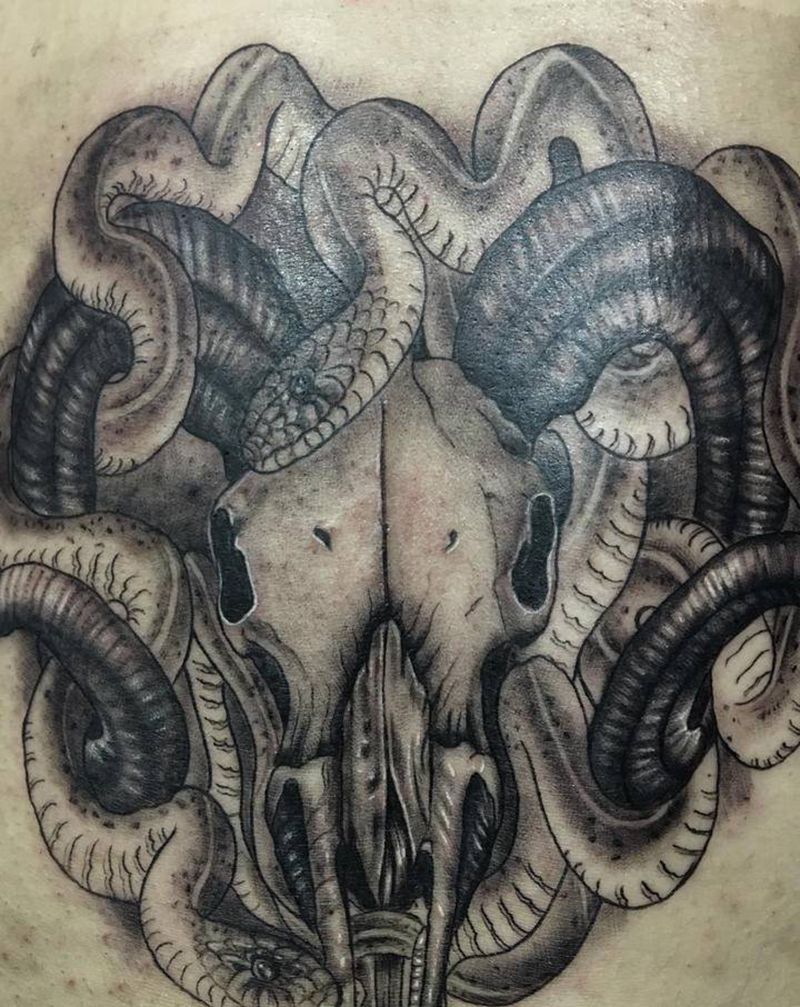 ，纹身图片_背部腰部纹身图案